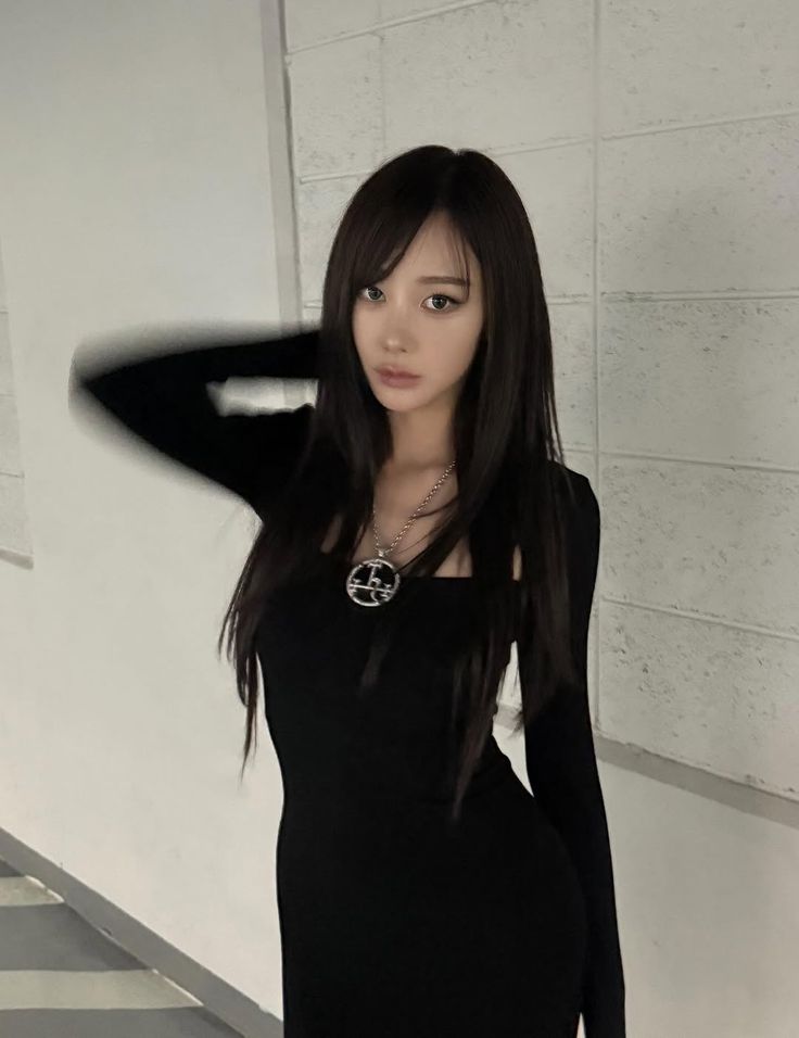 Shotaro Denies Giselle Dating Rumors on Weverse Live: “We’re Just Close Friends”