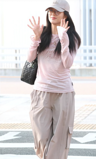 Gila Archive Star Wing Sheer Long Sleeve (BLACKPINK JISOO Wear)