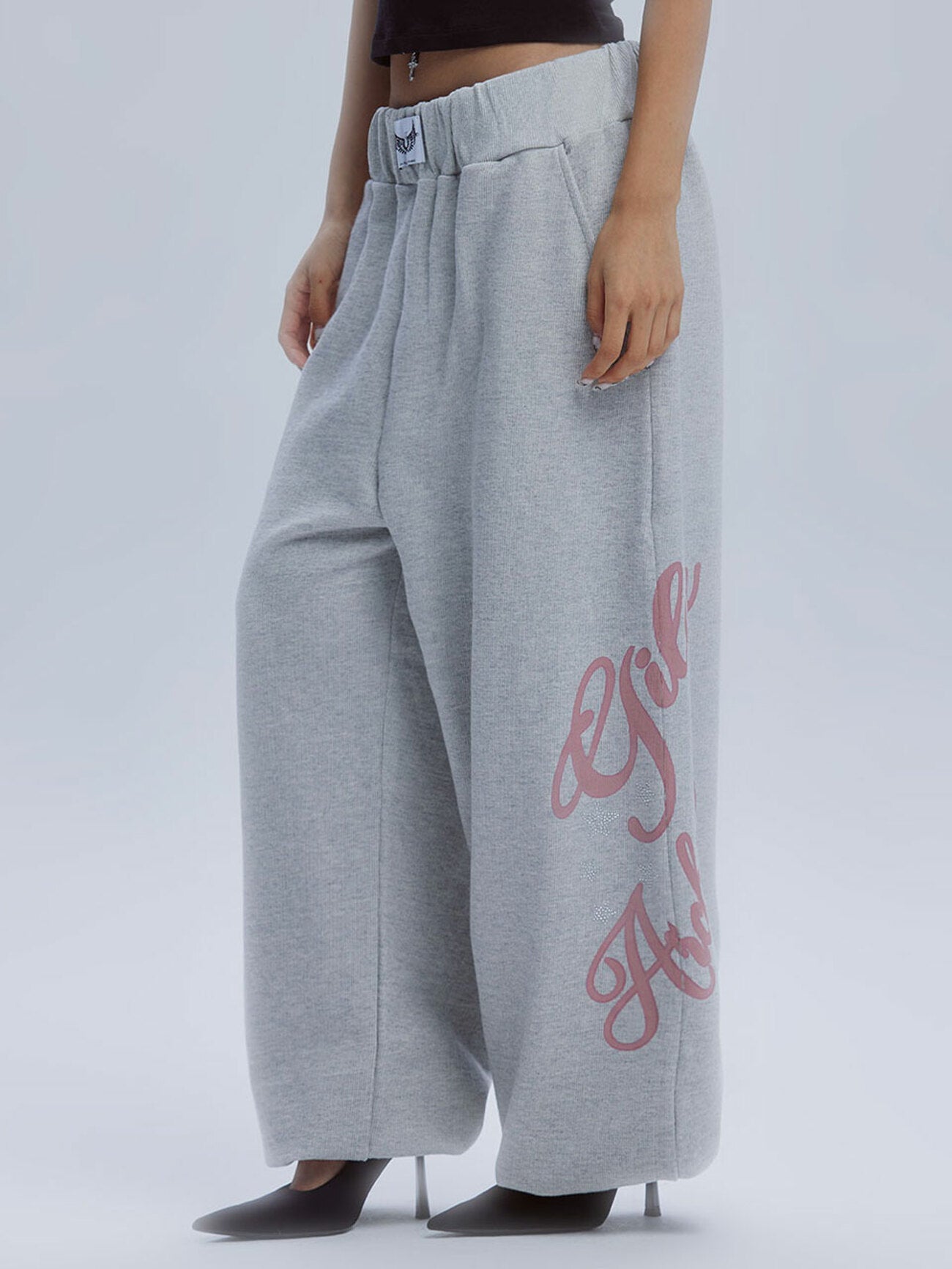 Gila Archive Lettering Logo Sweatpants (BLACKPINK JENNIE Wear)
