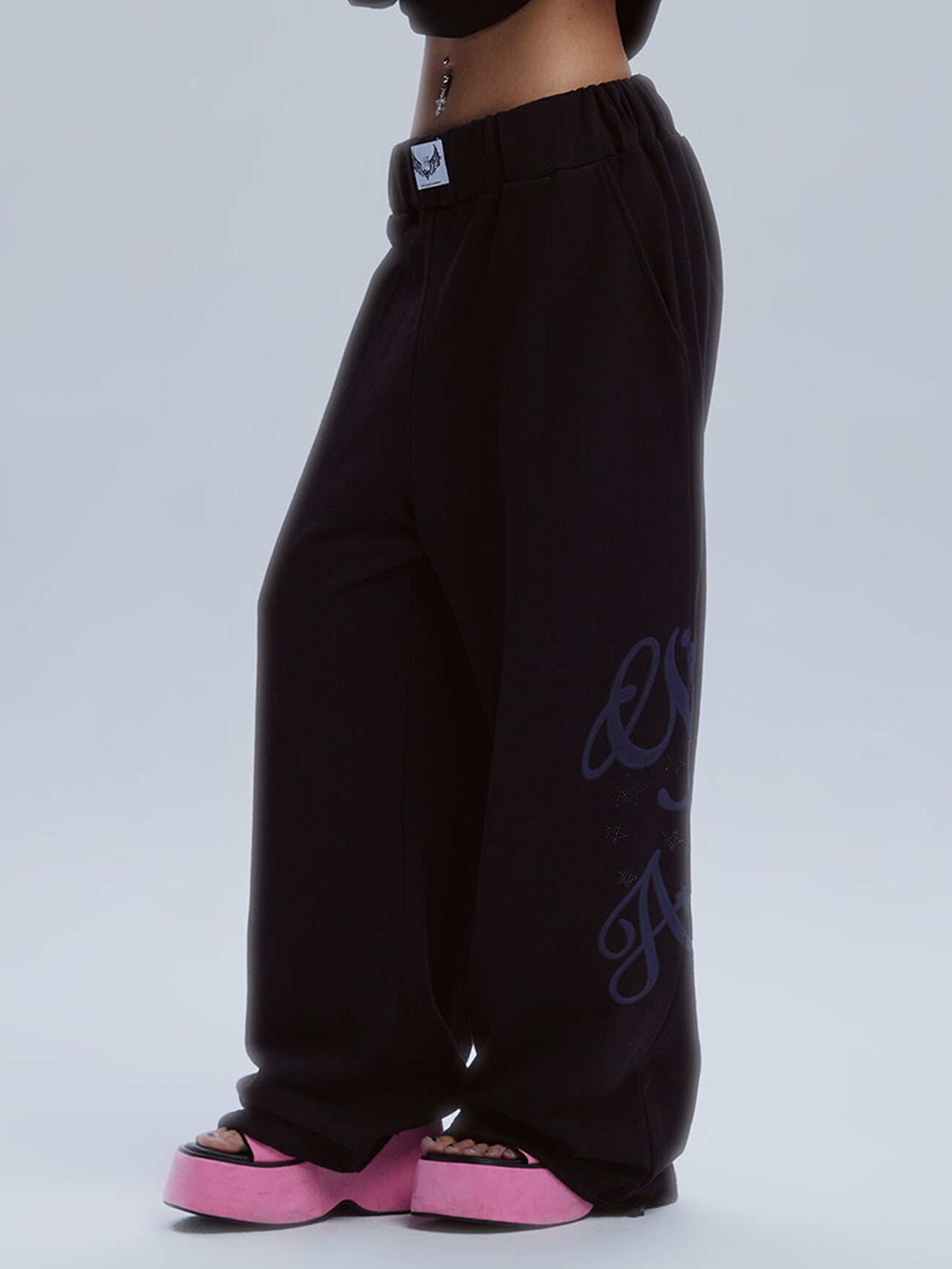 Gila Archive Lettering Logo Sweatpants (BLACKPINK JENNIE Wear)