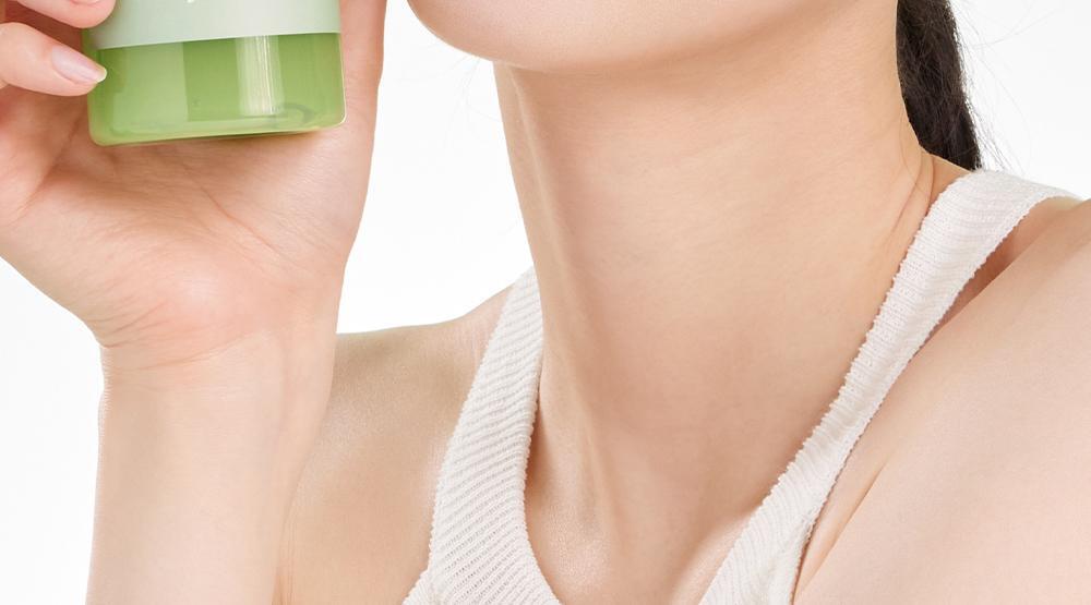 VEGANIFECT - Clean and Glow Green Barley Gel Cleanser 205ml