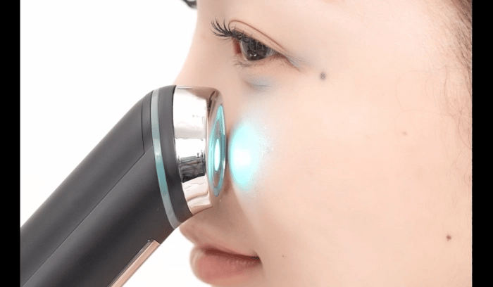 MEDICUBE - Age-R Booster Pro (Crayon Shin-chan Edition)