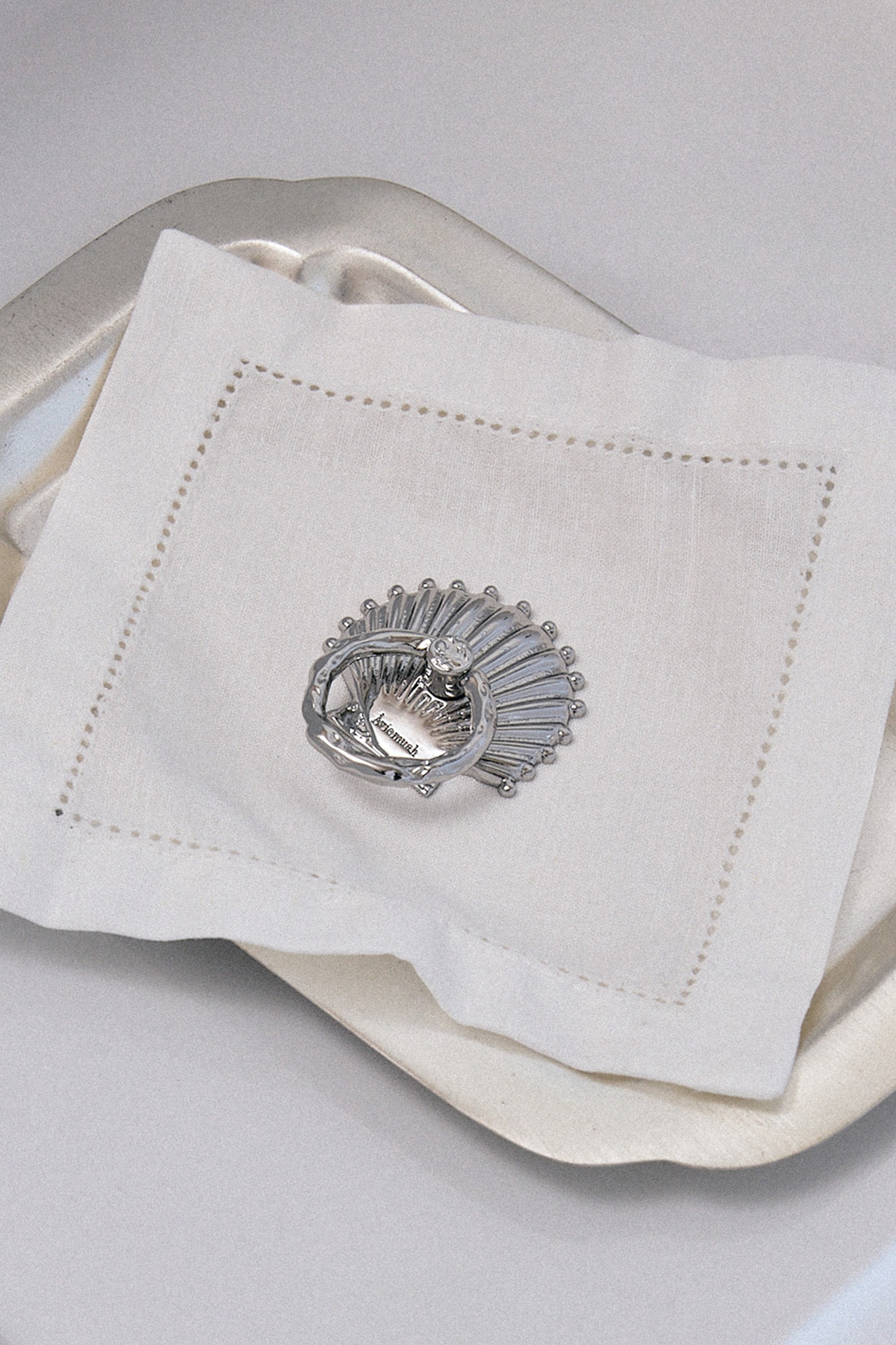 Avie muah - Seashell Phone Knob (Phone Grip) [New Arrival]