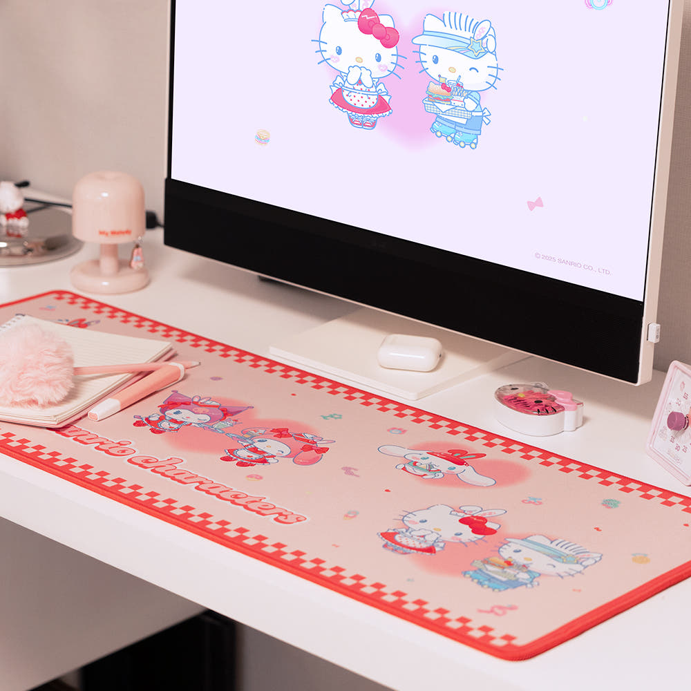 ROYCHE - Sanrio Desk Mat