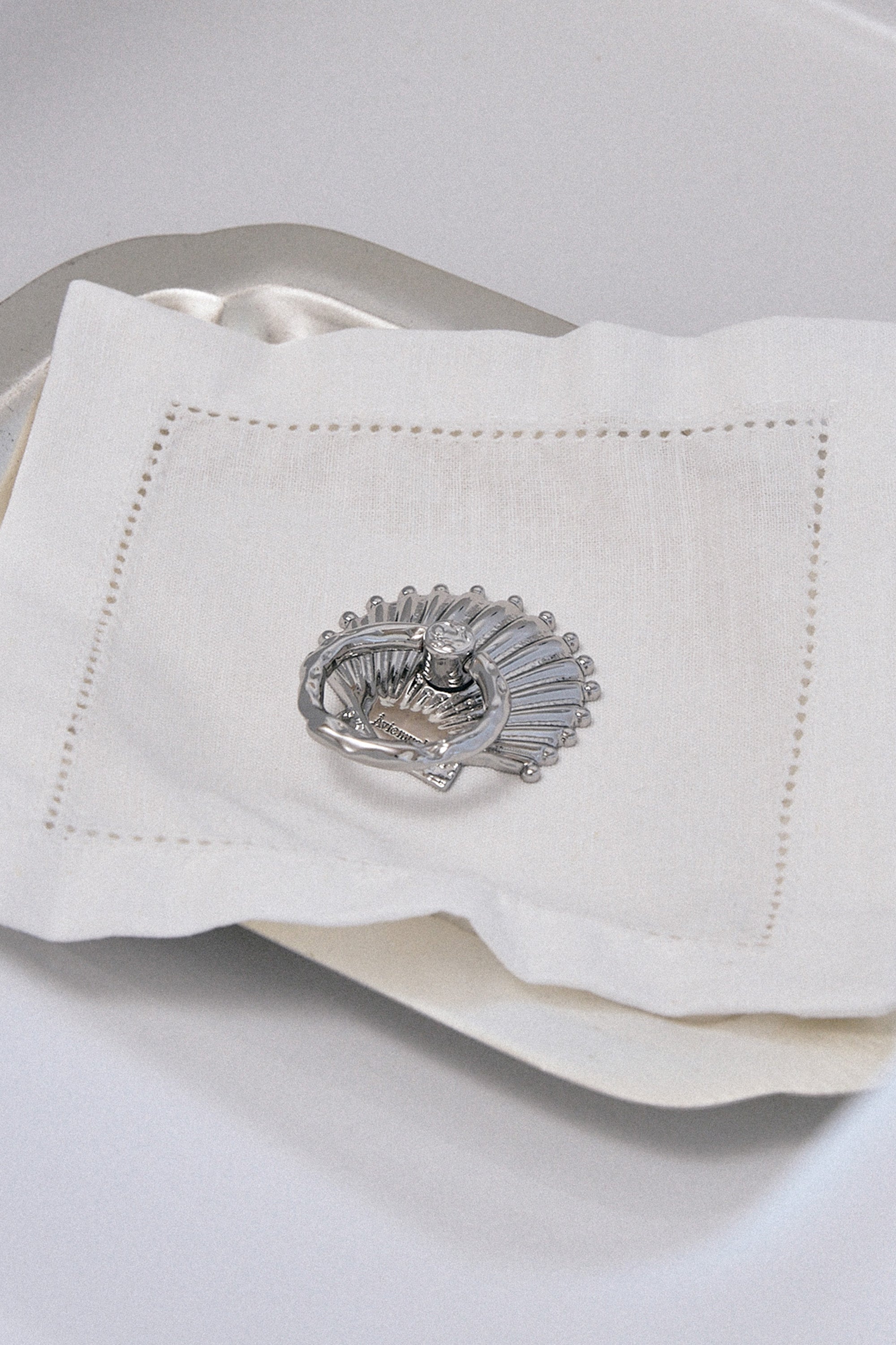 Avie muah - Seashell Phone Knob (Phone Grip) [New Arrival]