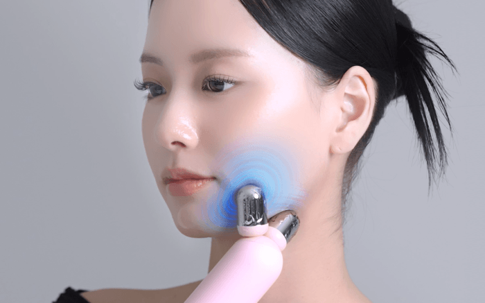 MEDICUBE AGE-R BOOSTER V ROLLER (BEAUTY DEVICE)