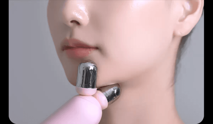 MEDICUBE AGE-R BOOSTER V ROLLER (BEAUTY DEVICE)