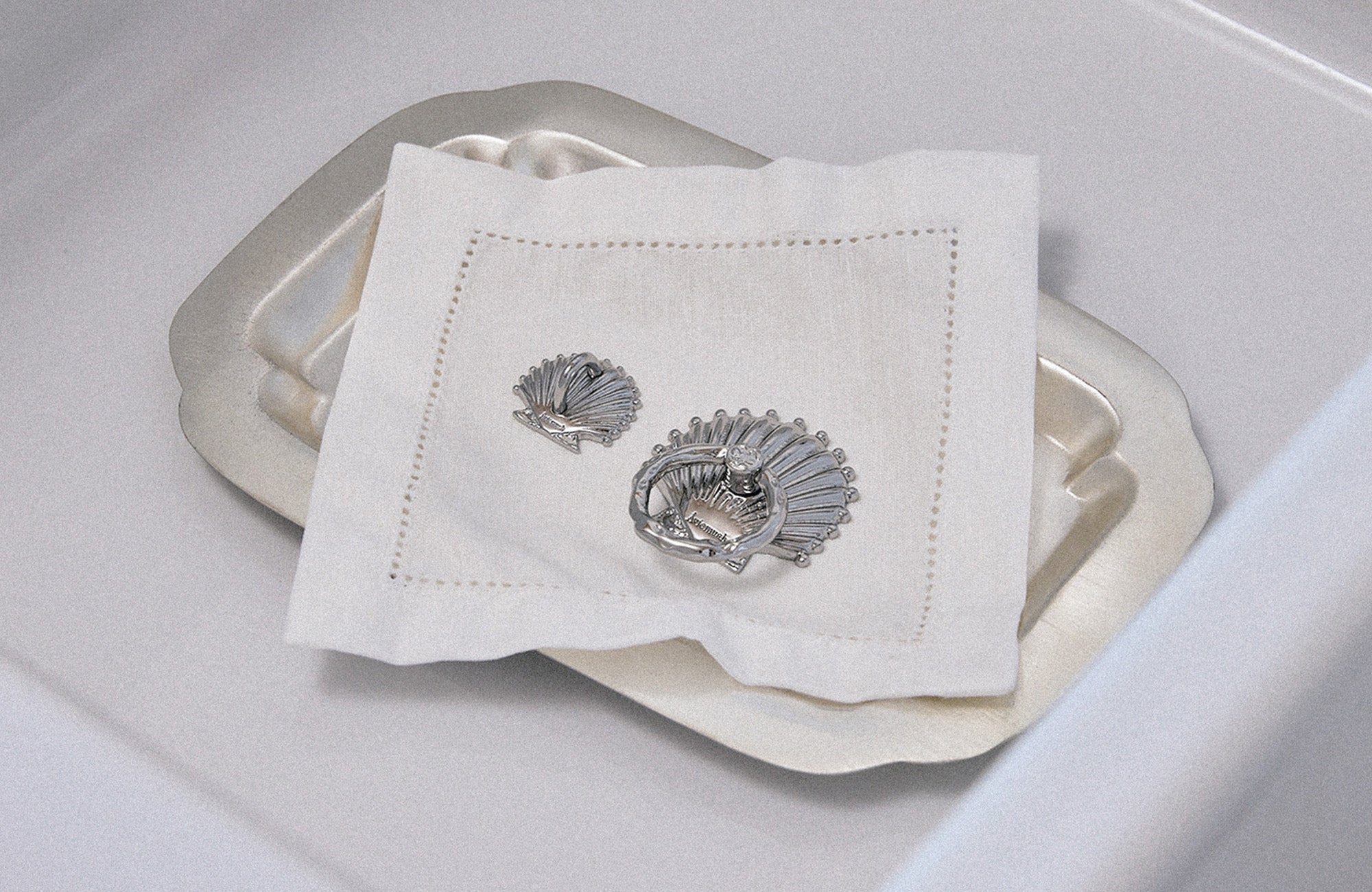 Avie muah - Seashell Phone Knob (Phone Grip) [New Arrival]